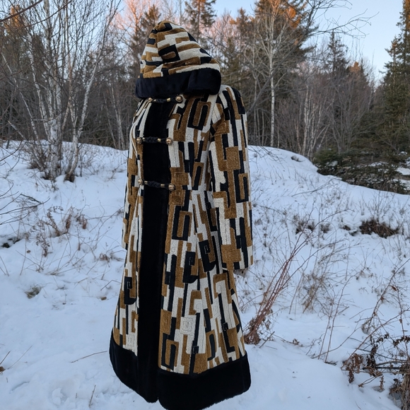 GORGEOUS 70'S MADE IN CANADA IRVING POSLUNS VINTAGE CHENILLE CARPET COAT - Picture 5 of 16